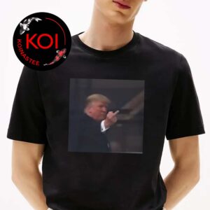 Trump Middle Finger To Ford Worker Unsiex T-Shirt